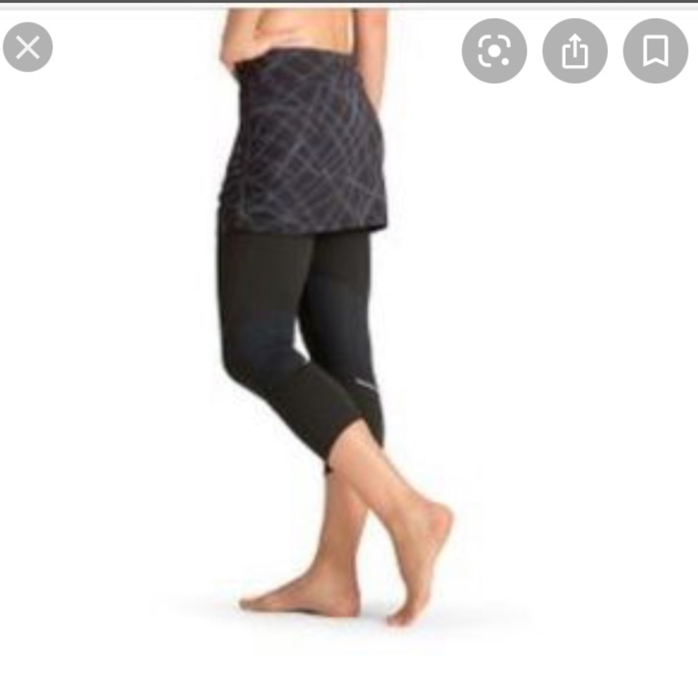 Athleta Size XS Splash Contender 2 in 1 Black Capri‎ Athletic Legging Skirt - Picture 8 of 8